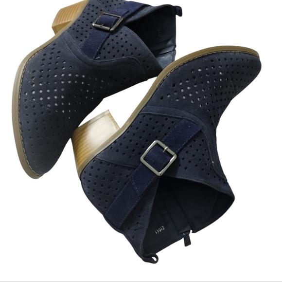 JC Womens Perforated Faux Suede Stacked Heel Asymmetrical Booties size 8½ Buckle - Picture 14 of 14